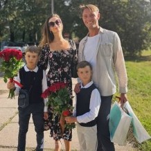 Viktors Seiko ar dzīvesbiedri un dēliem, 2024. g.